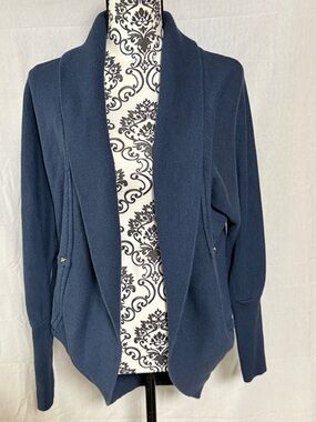 Aritzia Wilfred Diderot Cocoon Cardigan Sweater Batwing Sleeves Pyramid Studs